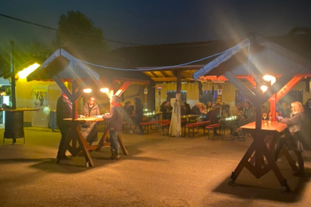 Gemütlicher Abend mit Wein in Wiesloch